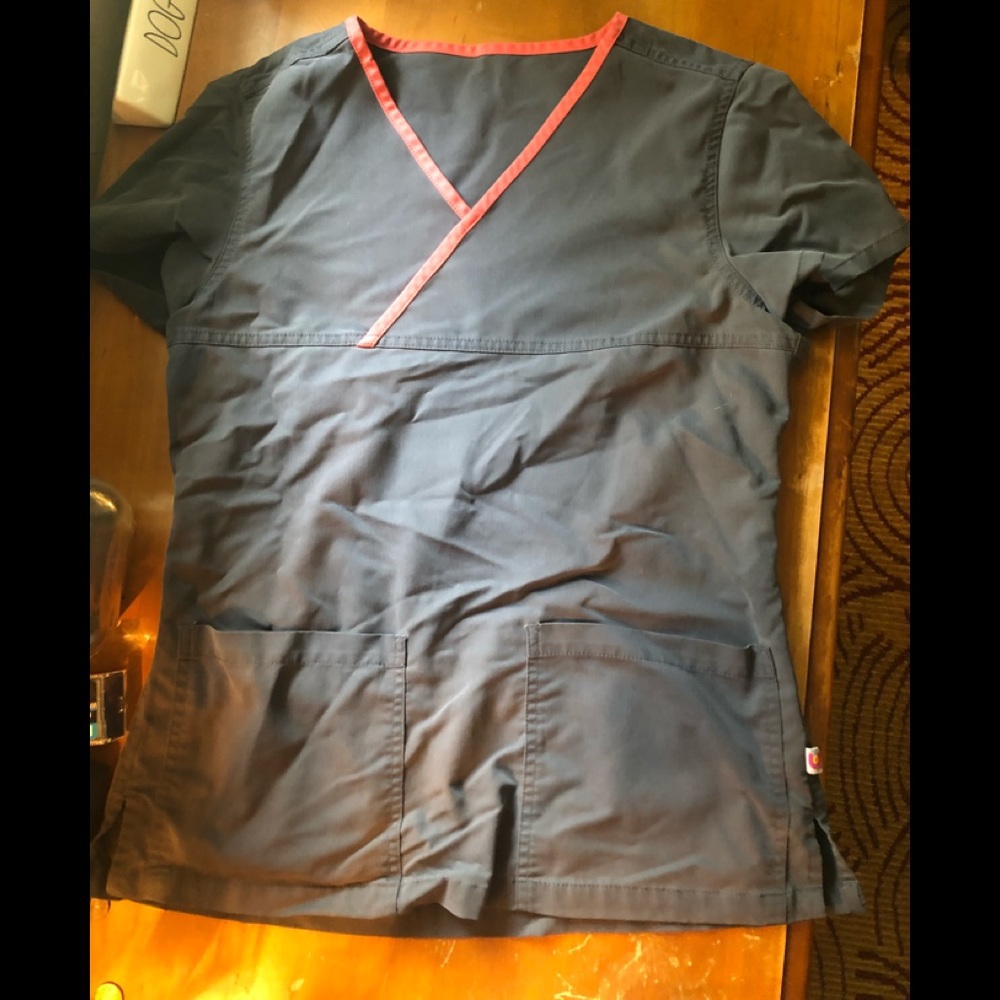 Women’s scrub top